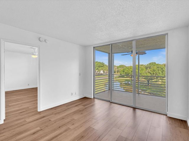 9470 Poinciana Place 303, Davie, FL 33324