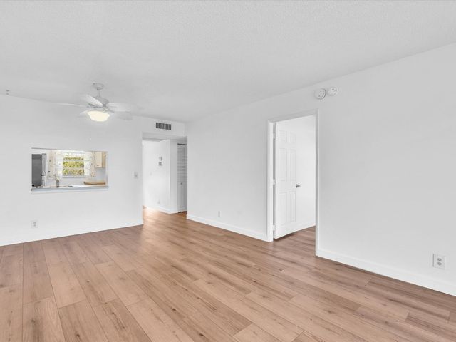 9470 Poinciana Place 303, Davie, FL 33324