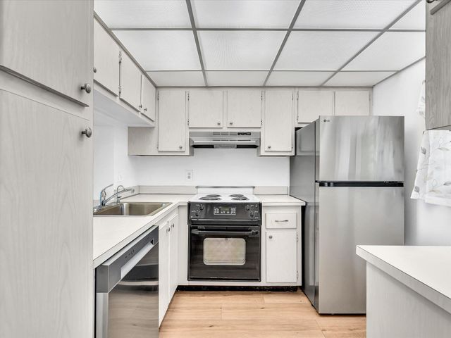 9470 Poinciana Place 303, Davie, FL 33324