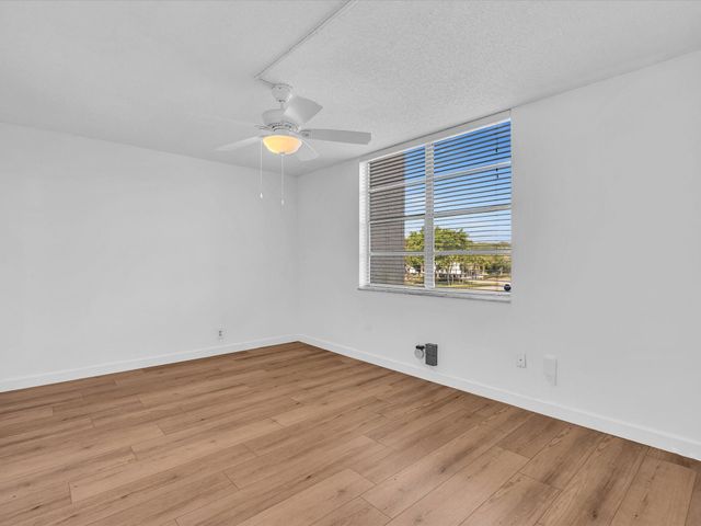 9470 Poinciana Place 303, Davie, FL 33324