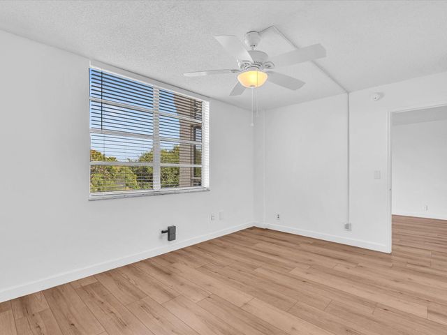 9470 Poinciana Place 303, Davie, FL 33324