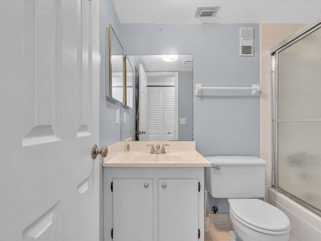 9470 Poinciana Place 303, Davie, FL 33324