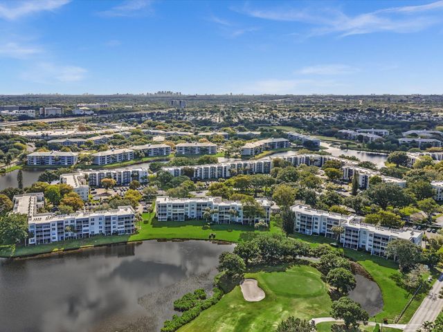 9470 Poinciana Place 303, Davie, FL 33324