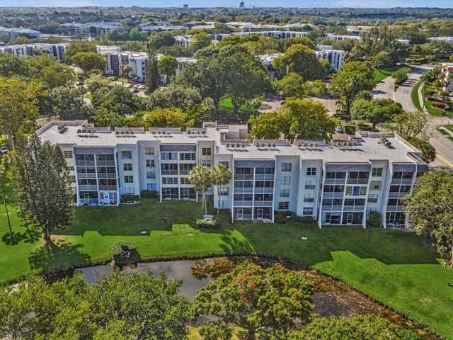 9470 Poinciana Place 303, Davie, FL 33324