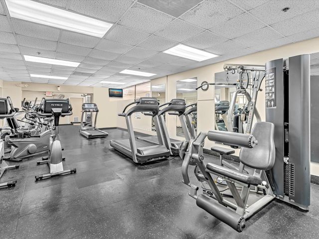 9470 Poinciana Place 303, Davie, FL 33324