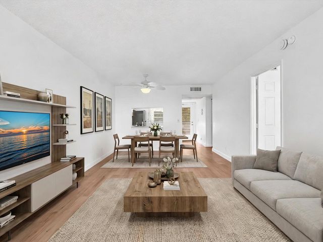 9470 Poinciana Place 303, Davie, FL 33324