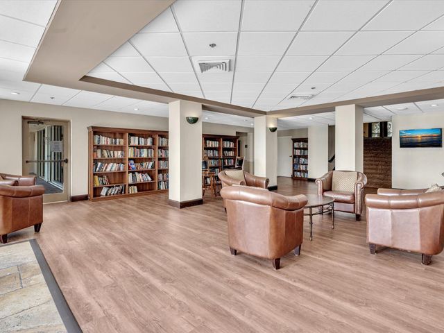 9470 Poinciana Place 303, Davie, FL 33324