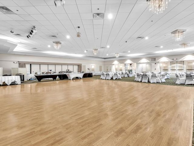 9470 Poinciana Place 303, Davie, FL 33324