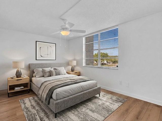 9470 Poinciana Place 303, Davie, FL 33324