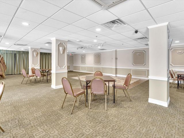 9470 Poinciana Place 303, Davie, FL 33324