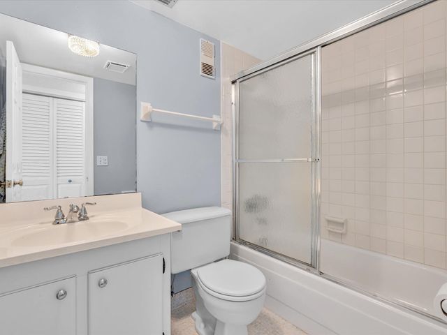 9470 Poinciana Place 303, Davie, FL 33324