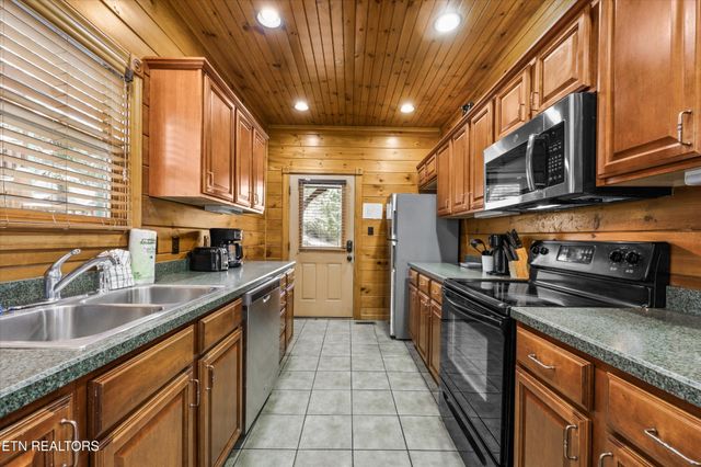 826 Great Smoky Way, Gatlinburg, TN 37738