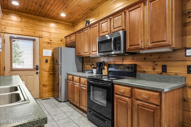 826 Great Smoky Way, Gatlinburg, TN 37738