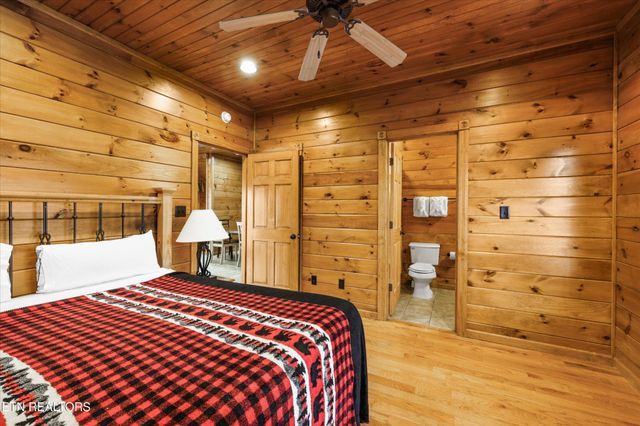 826 Great Smoky Way, Gatlinburg, TN 37738