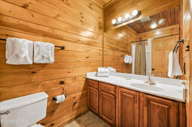 826 Great Smoky Way, Gatlinburg, TN 37738