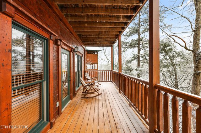 826 Great Smoky Way, Gatlinburg, TN 37738