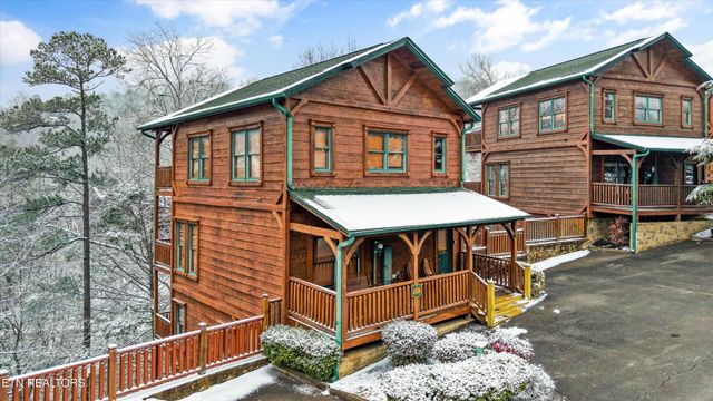 826 Great Smoky Way, Gatlinburg, TN 37738