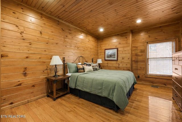 826 Great Smoky Way, Gatlinburg, TN 37738