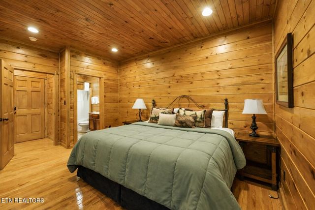 826 Great Smoky Way, Gatlinburg, TN 37738