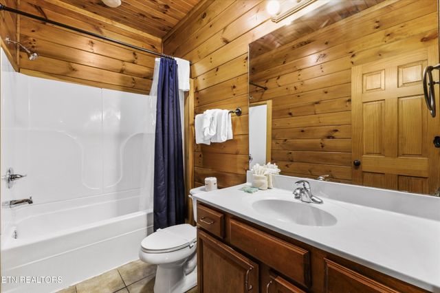 826 Great Smoky Way, Gatlinburg, TN 37738