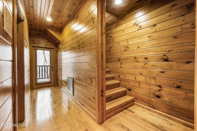 826 Great Smoky Way, Gatlinburg, TN 37738