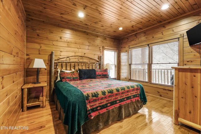 826 Great Smoky Way, Gatlinburg, TN 37738