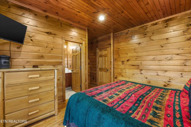 826 Great Smoky Way, Gatlinburg, TN 37738