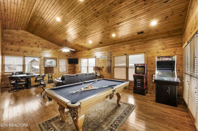 826 Great Smoky Way, Gatlinburg, TN 37738