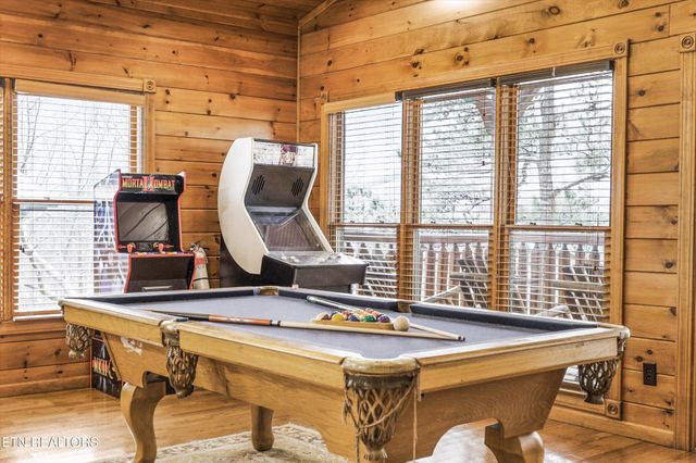 826 Great Smoky Way, Gatlinburg, TN 37738