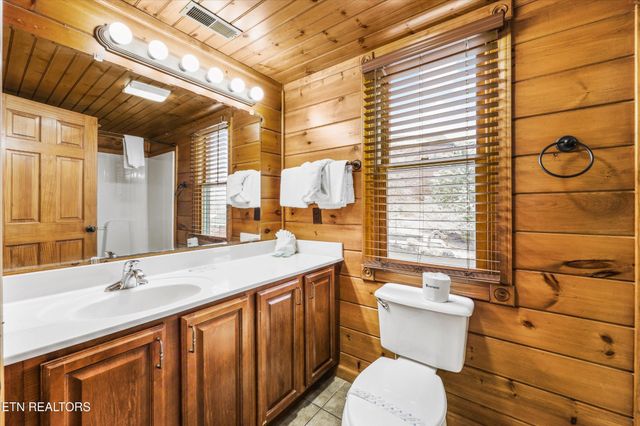 826 Great Smoky Way, Gatlinburg, TN 37738