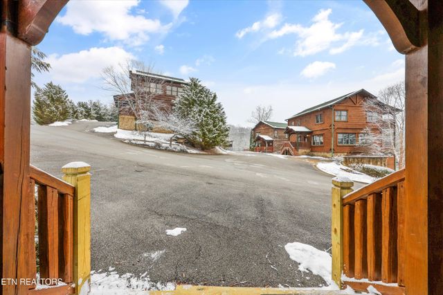 826 Great Smoky Way, Gatlinburg, TN 37738