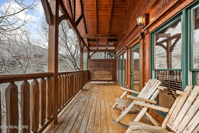 826 Great Smoky Way, Gatlinburg, TN 37738