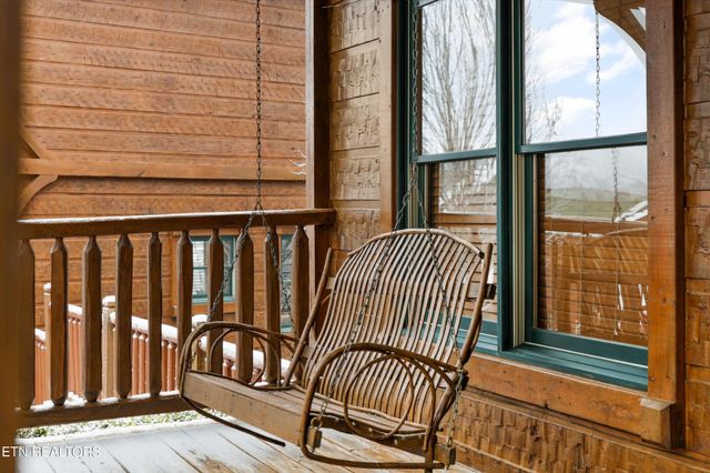 826 Great Smoky Way, Gatlinburg, TN 37738