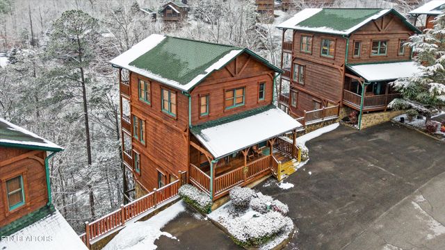 826 Great Smoky Way, Gatlinburg, TN 37738