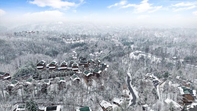 826 Great Smoky Way, Gatlinburg, TN 37738