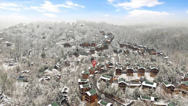 826 Great Smoky Way, Gatlinburg, TN 37738