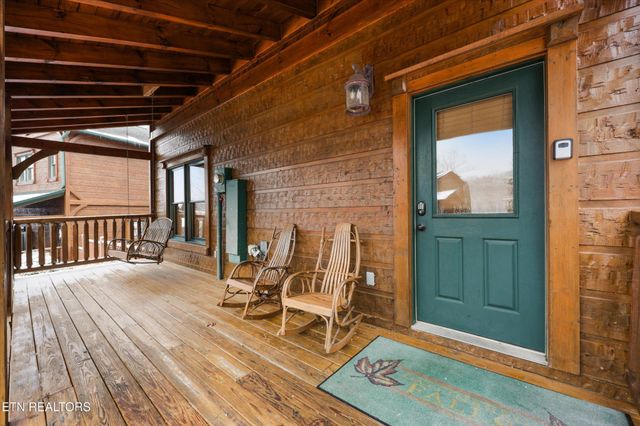 826 Great Smoky Way, Gatlinburg, TN 37738