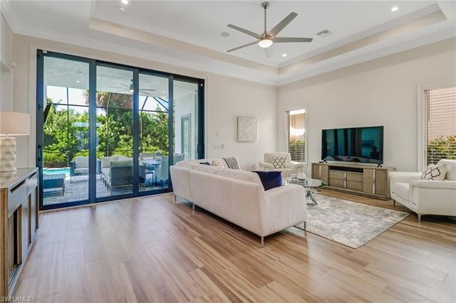 2875 Coco Lakes DR, Naples, FL 34105