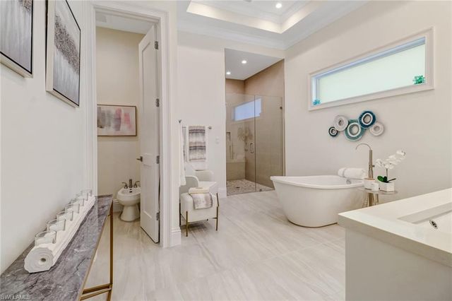 2875 Coco Lakes DR, Naples, FL 34105