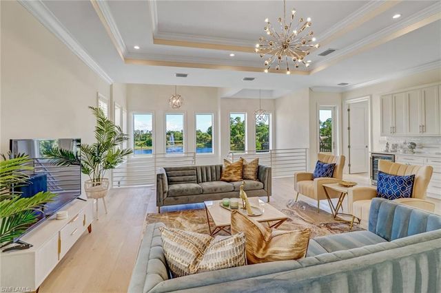 2875 Coco Lakes DR, Naples, FL 34105