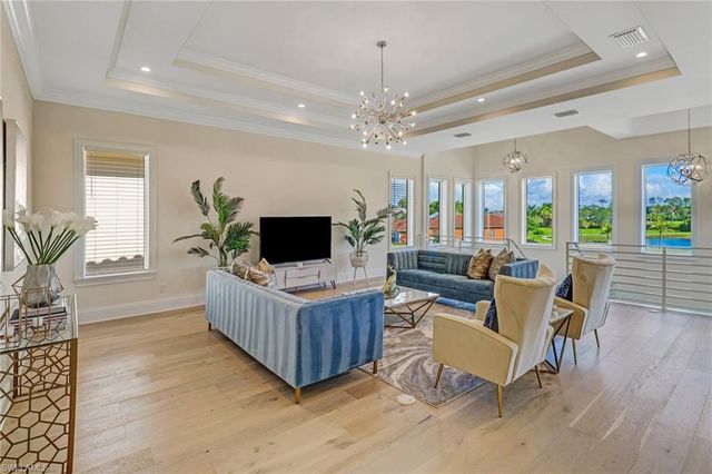 2875 Coco Lakes DR, Naples, FL 34105