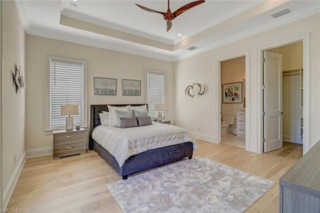 2875 Coco Lakes DR, Naples, FL 34105