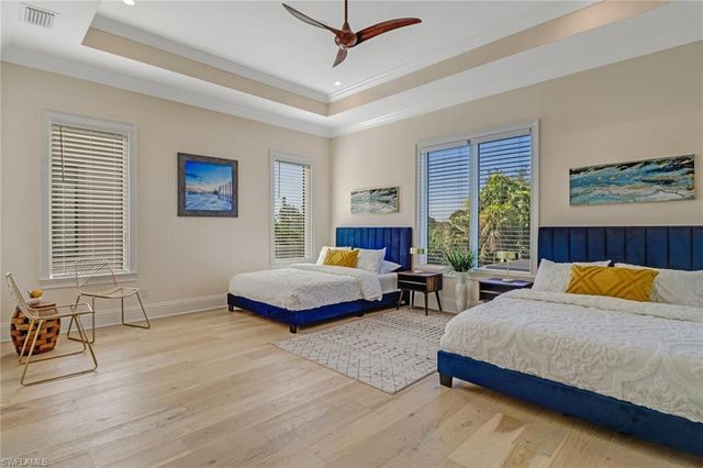 2875 Coco Lakes DR, Naples, FL 34105