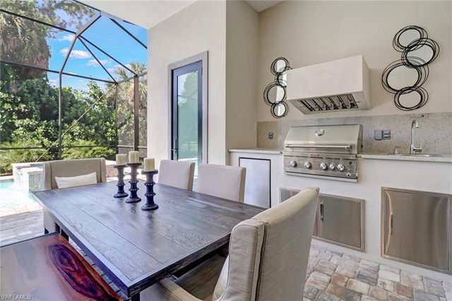 2875 Coco Lakes DR, Naples, FL 34105