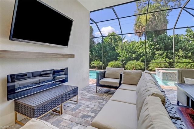 2875 Coco Lakes DR, Naples, FL 34105