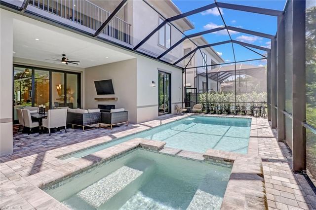 2875 Coco Lakes DR, Naples, FL 34105