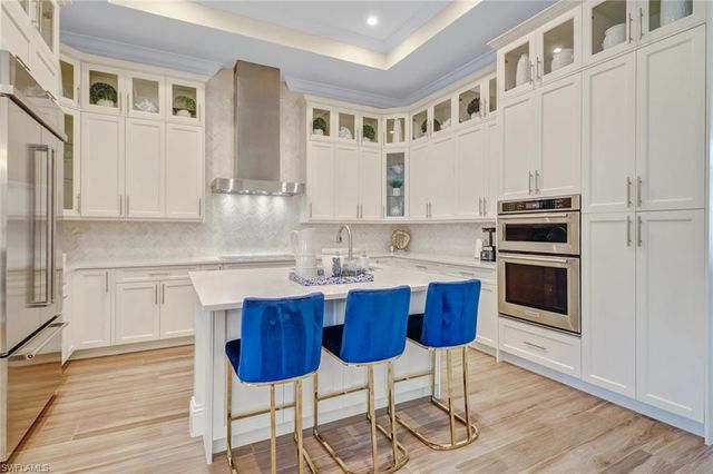 2875 Coco Lakes DR, Naples, FL 34105