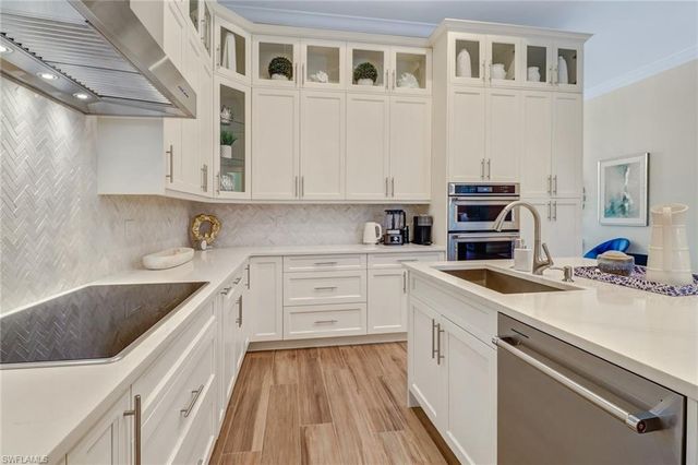 2875 Coco Lakes DR, Naples, FL 34105