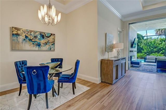 2875 Coco Lakes DR, Naples, FL 34105