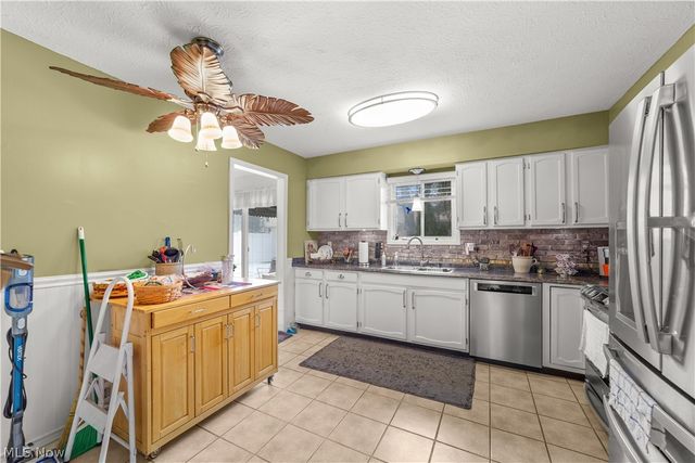 129 Hidden Tree Lane, Amherst, OH 44001